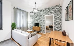 Vertigo One Bedroom Apartment - Free Private Parking-Fast Wi-Fi